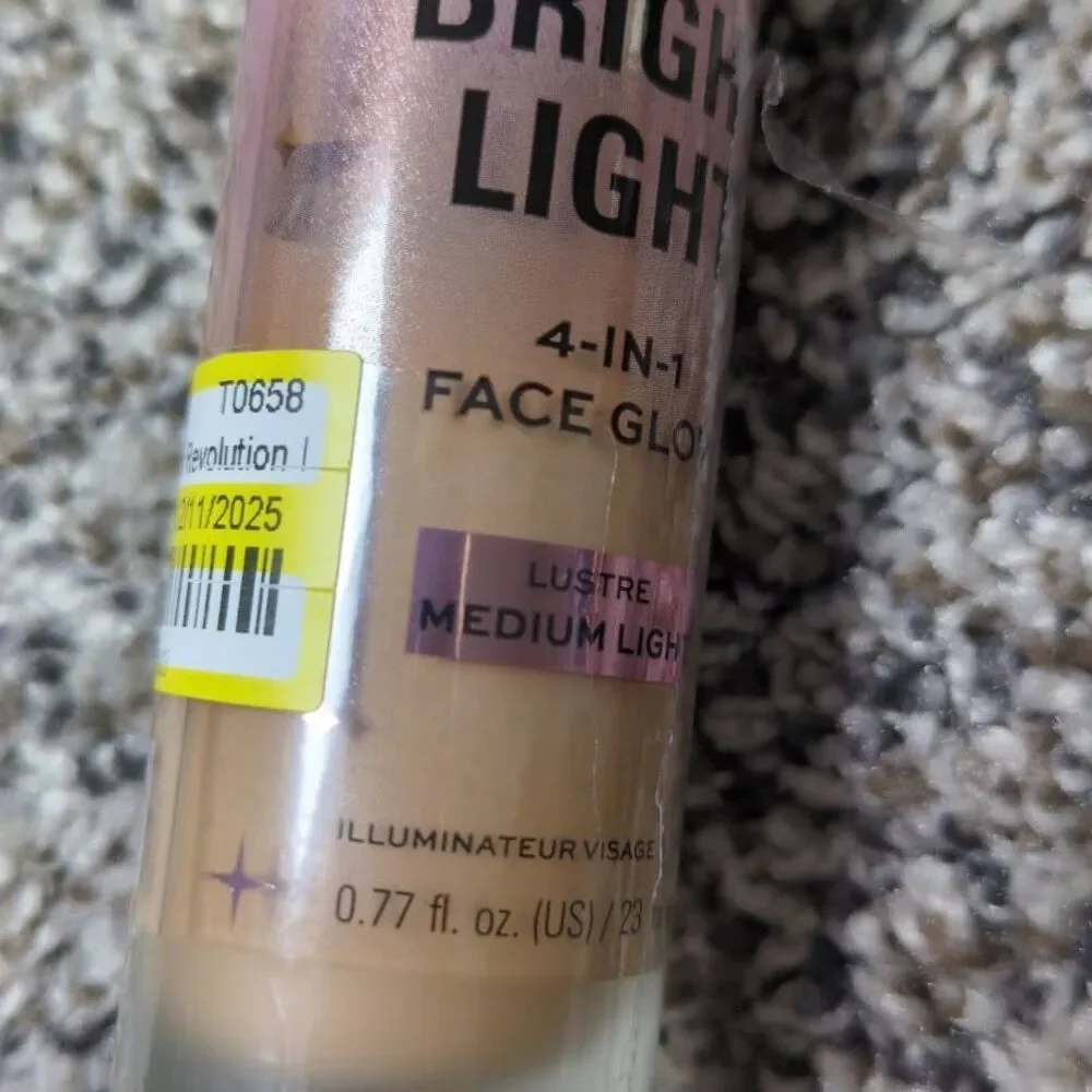 Revolution Bright Light 4-in-1 Face Glow (0.77fl.oz/23ml) - Medium Light